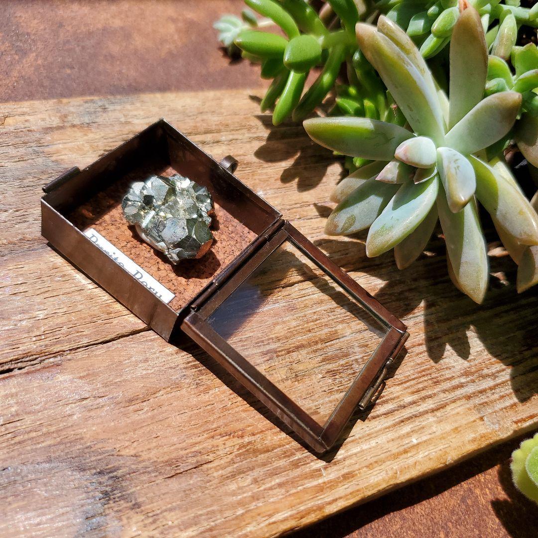 パイライト標本箱ペンダント　ペルー産　鉱物標本ペンダント