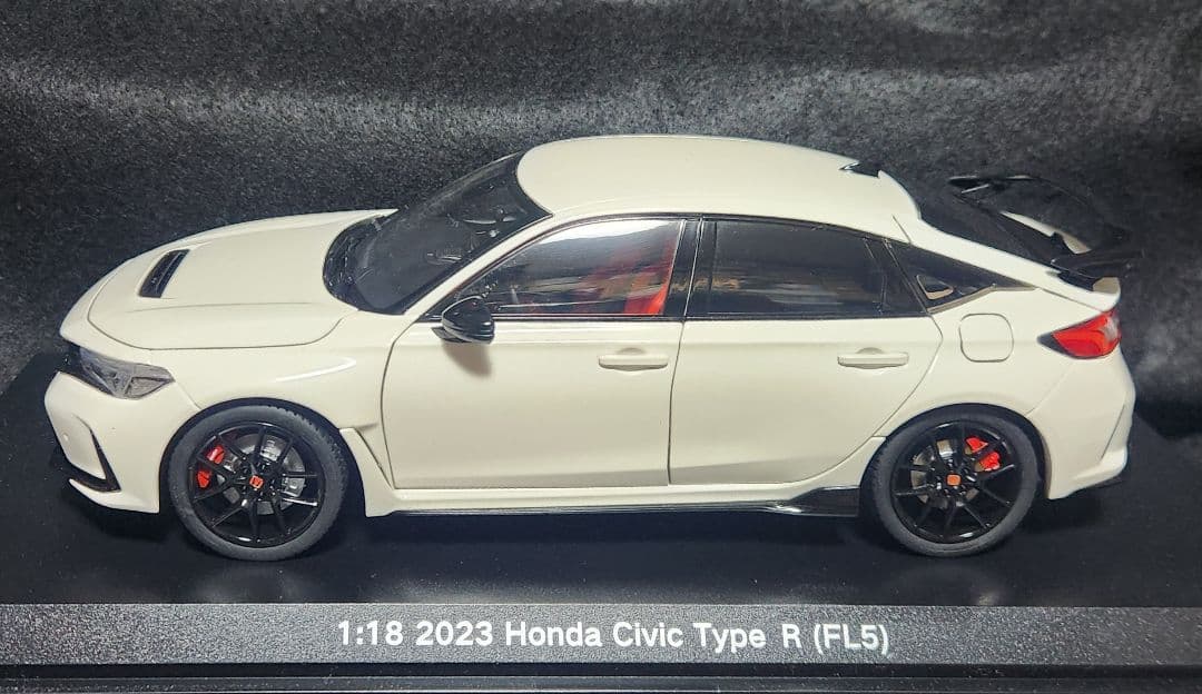 Paudi 1/18 シビック タイプR FL5 チャンピオンシップホワイト