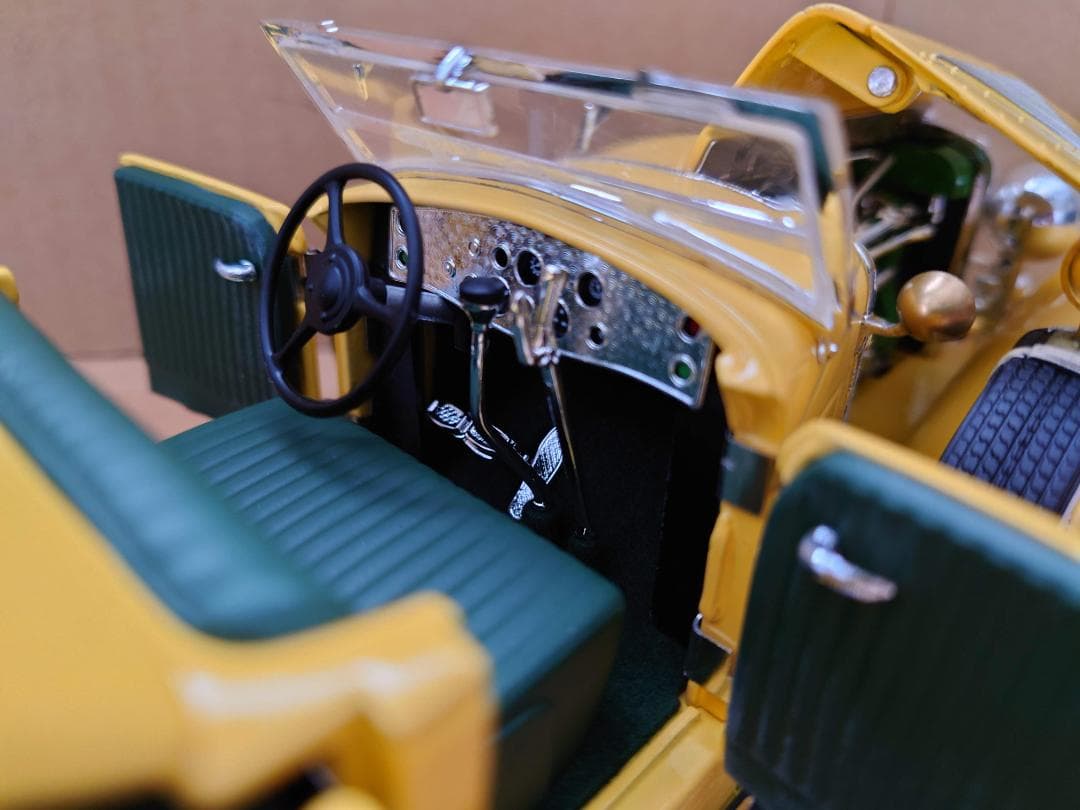 1/18 デューセンバーグ2 イエロー ディカプリオ仕様 ダイキャスト製ミニカー