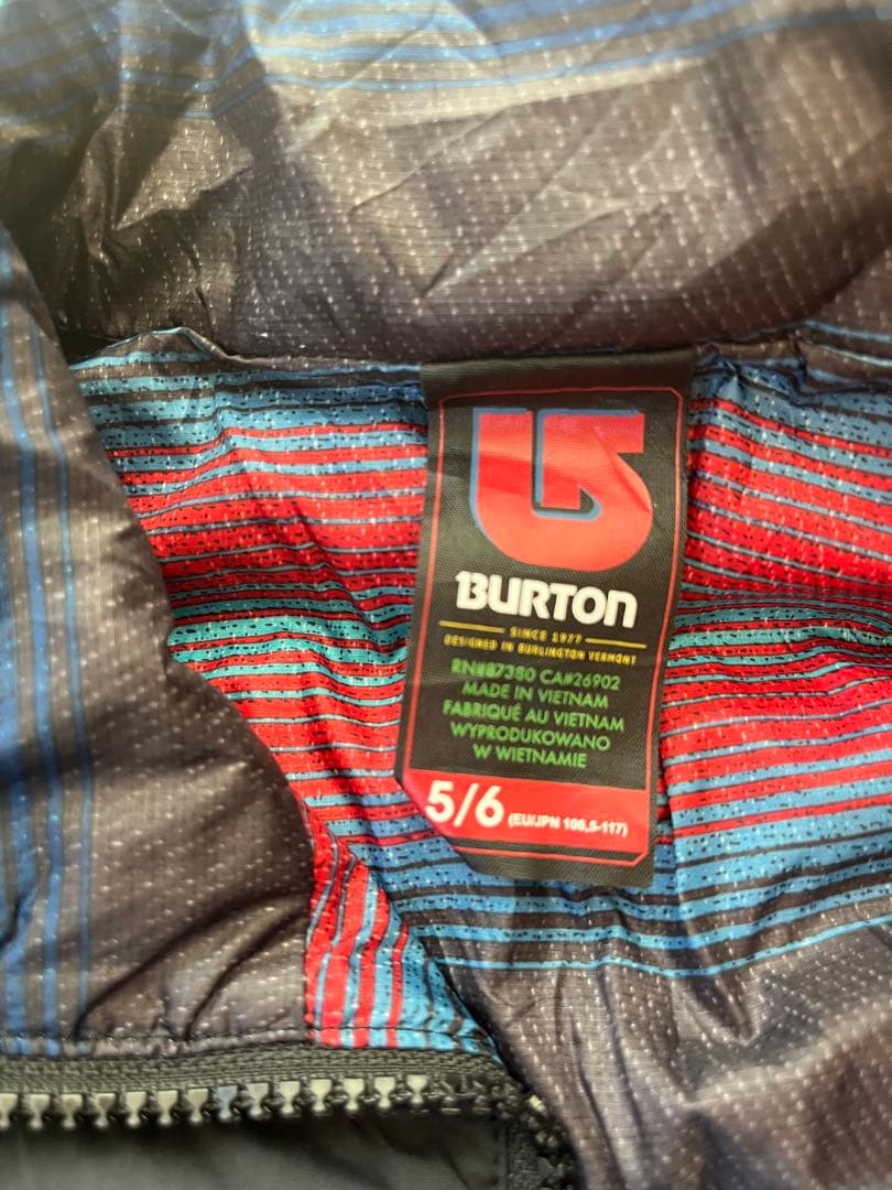 美品　Burton 子ども用スノーボードウェア 上下セット