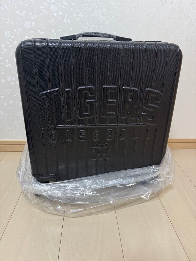 阪神タイガース 2024年ファンクラブ 軽量スーツケース