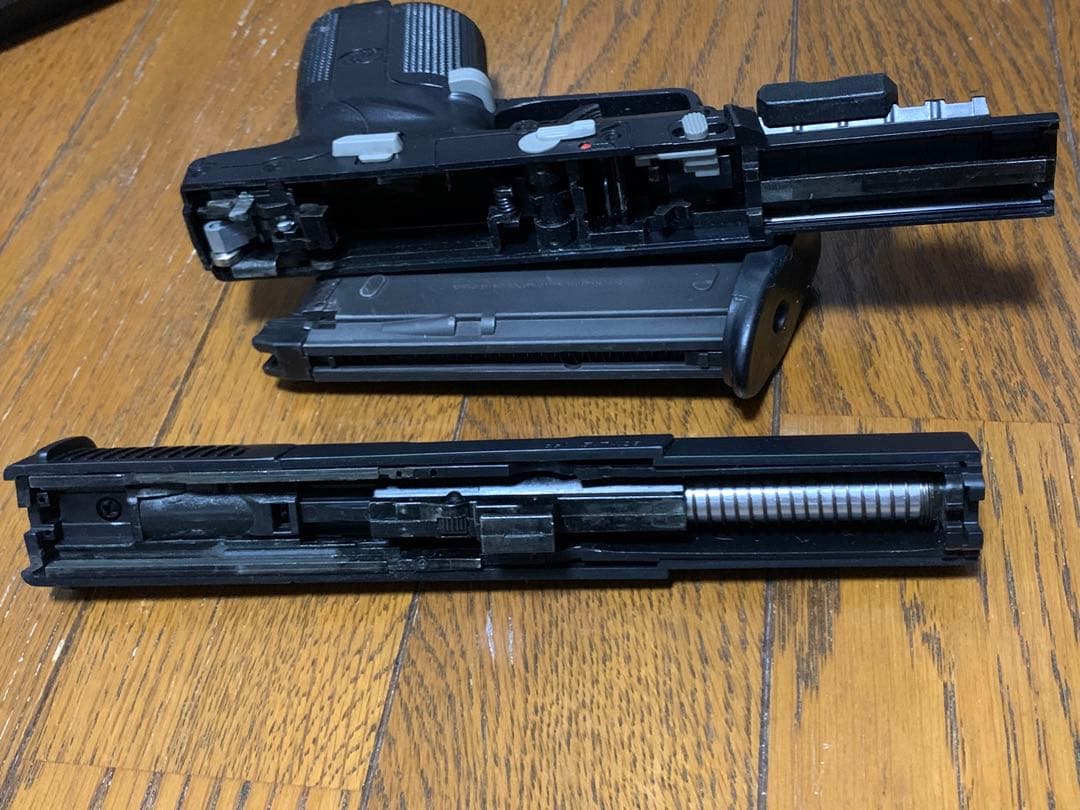 東京マルイ　FNファイブセブン　ガスブローバック　ホルスター付き