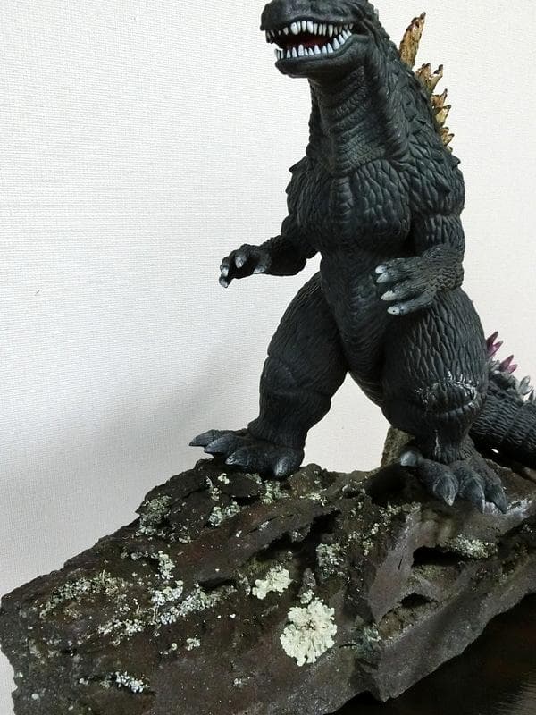 ゴジラ フィギュア 苔 溶岩プレート 台座 横49×高さ39cm 制作品