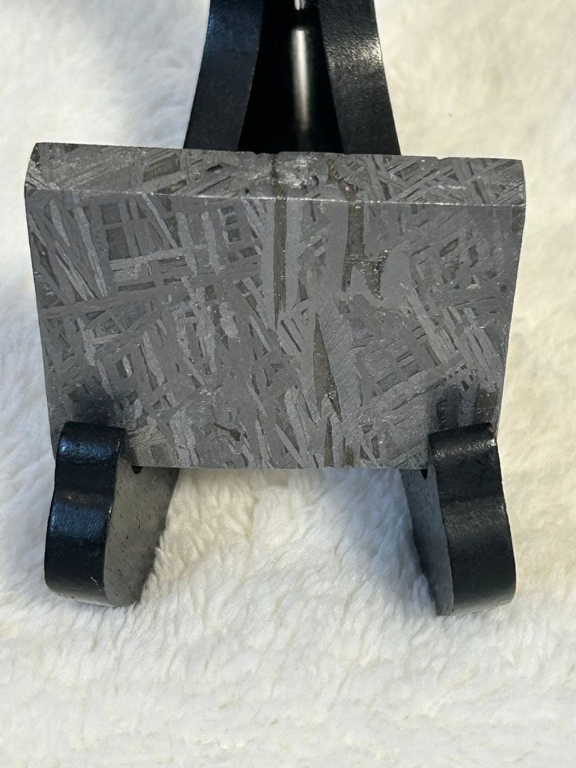 アルタイ鉄隕石。美しい長方形。約250.83g