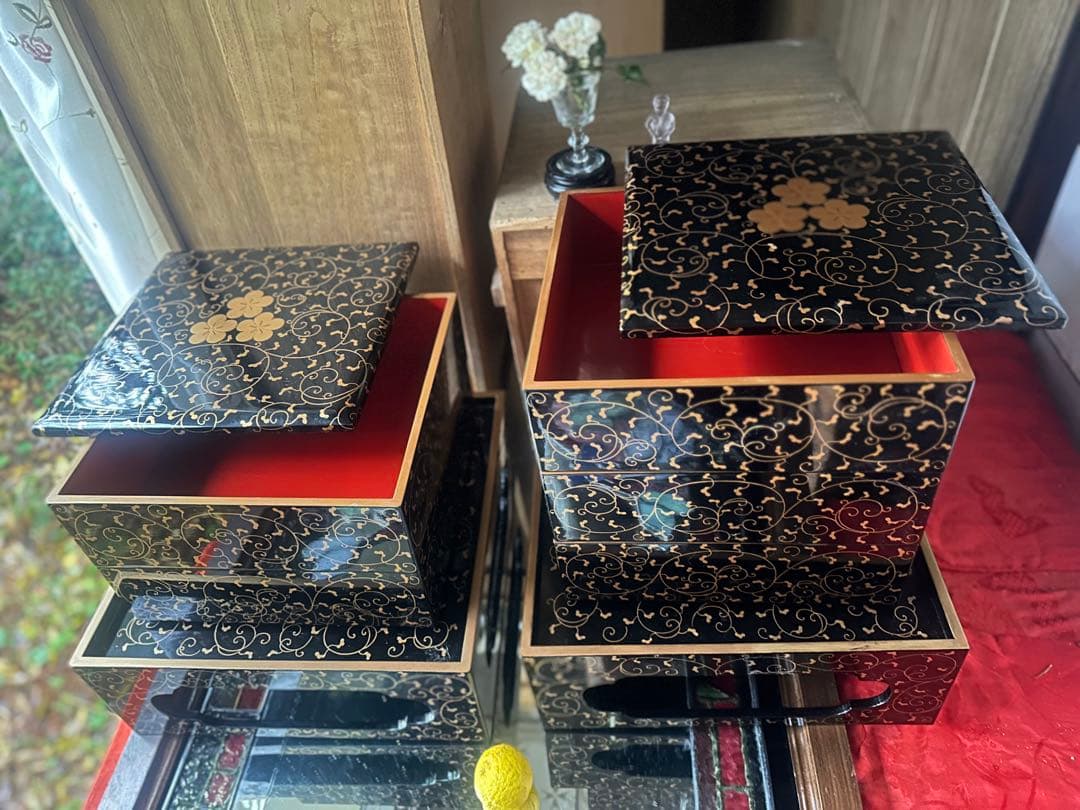 2141様感謝‼️JAPAN蒔絵唐草三梅内朱五段重二枚蓋➕重台ニ客揃桐箱