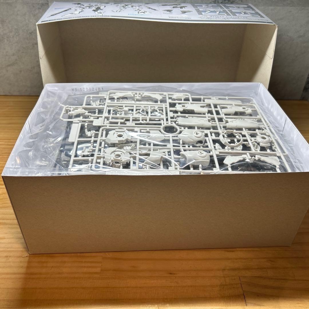 アーマードコア　ホワイトグリント　プラモデル