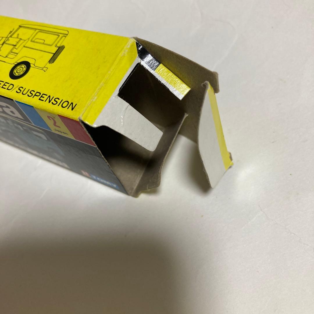 トミカトヨタラウンドクルーザーです。黒箱トミカマーク切り取り欠損。日本製