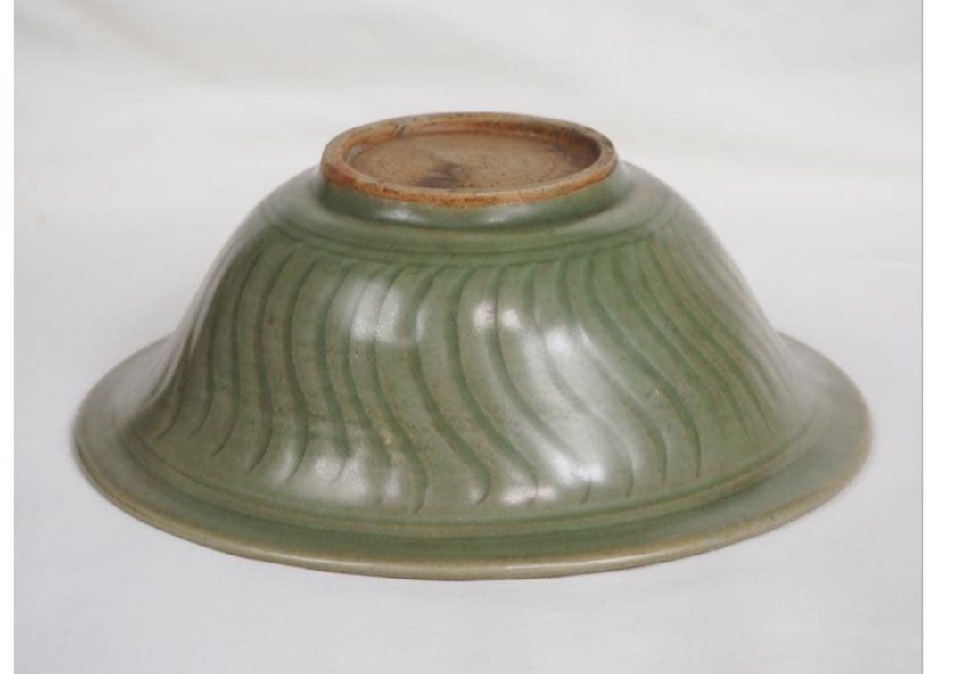 送料無料　時代物　刻花青磁鉢　径18.5ｃｍ　検/中国古玩骨董明代清代乾隆雍正