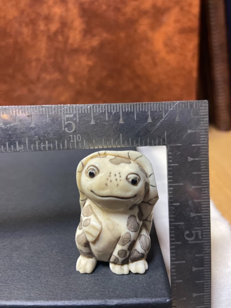 蛙根付  彫刻/印籠・煙草入れ/緒締め/帯留め提げ物・