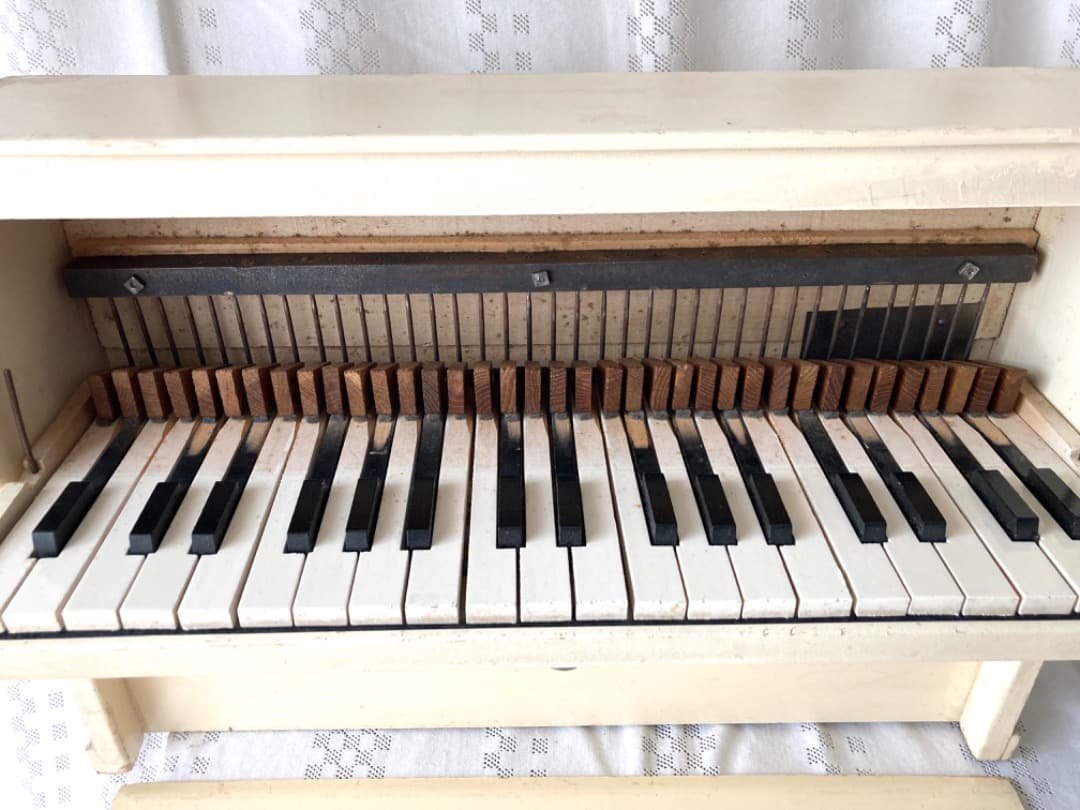 白い Michelsonne PARIS ミシェルソンヌ 37鍵 木製ハンマー