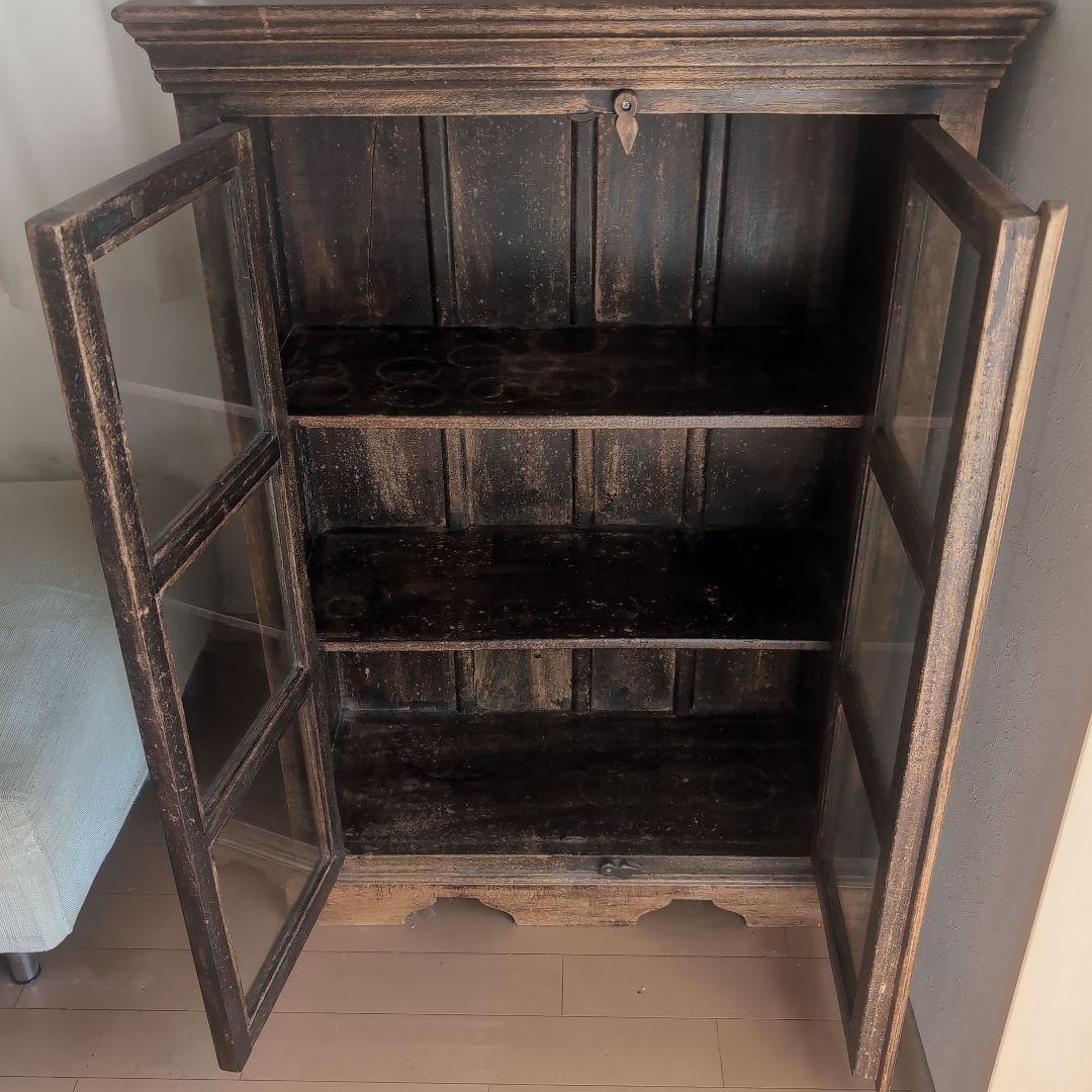 木製キャビネット ガラス扉付き