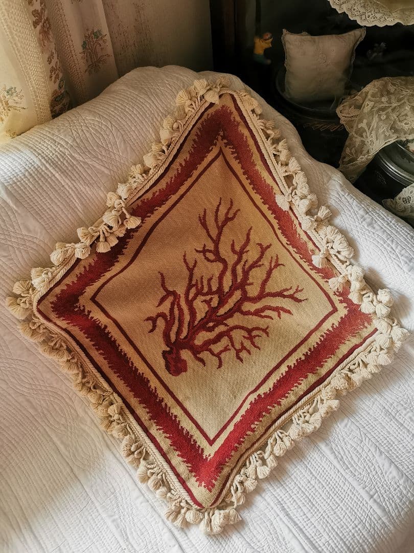 アンティークフランス コーラル 赤珊瑚オービュッソン織タッセル付クッションカバー