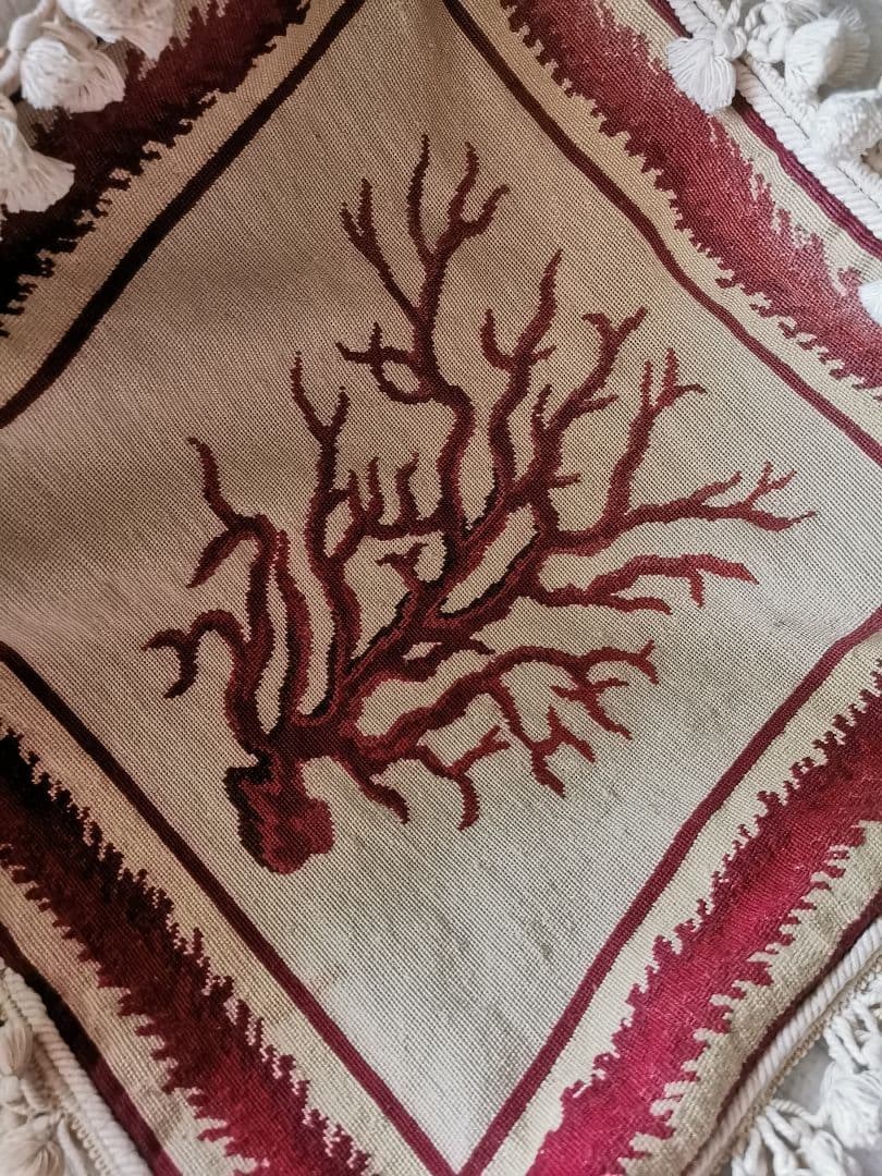 アンティークフランス コーラル 赤珊瑚オービュッソン織タッセル付クッションカバー