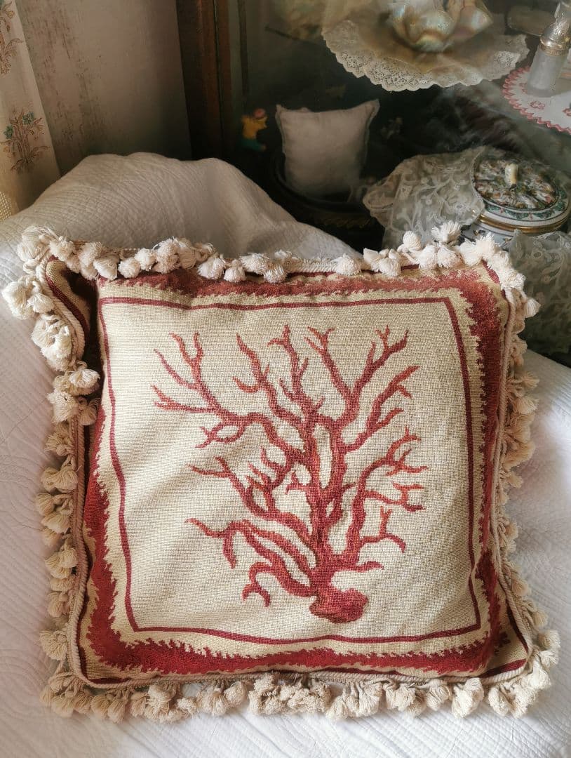 アンティークフランス コーラル 赤珊瑚オービュッソン織タッセル付クッションカバー