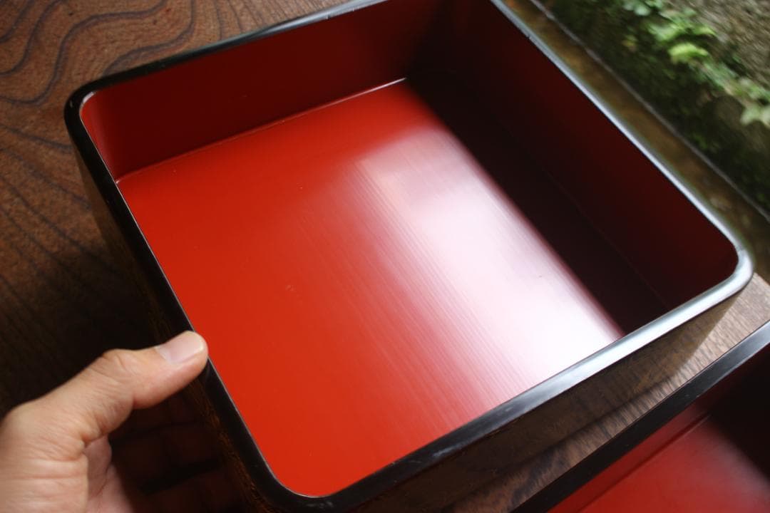 極小保管キズ有！端正な内朱黒漆に優美な菊沈金の映える輪島塗二段重（検重箱お重重箱