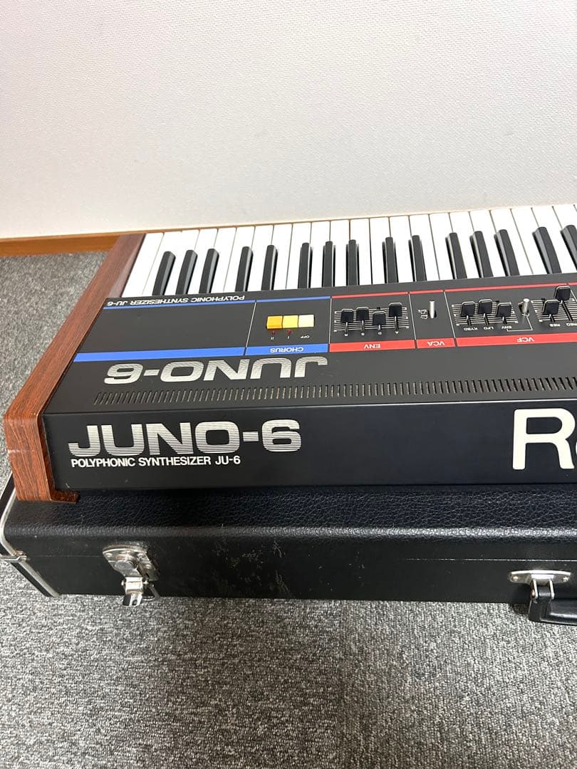 希少 roland juno-6 シンセサイザー ハードケース付き 動作確認済み