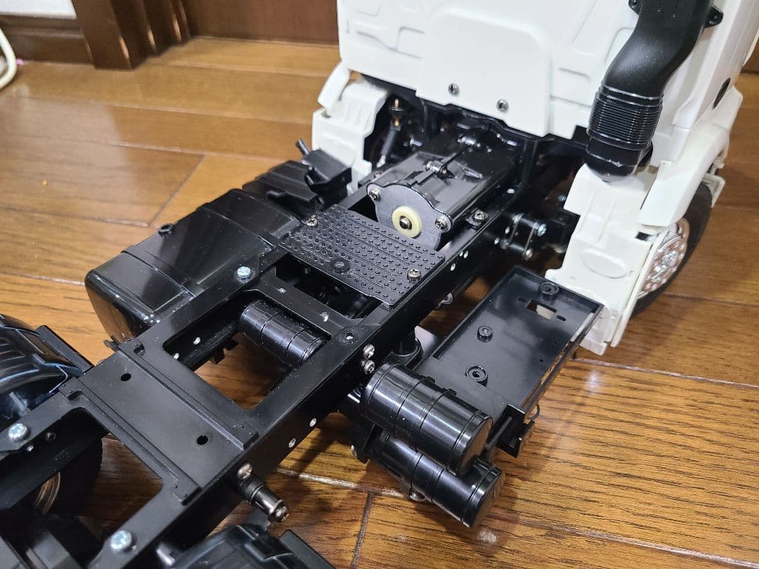 タミヤ 1/14 ビッグトラック メルセデス アロクス 4×2シャーシ ジャンク