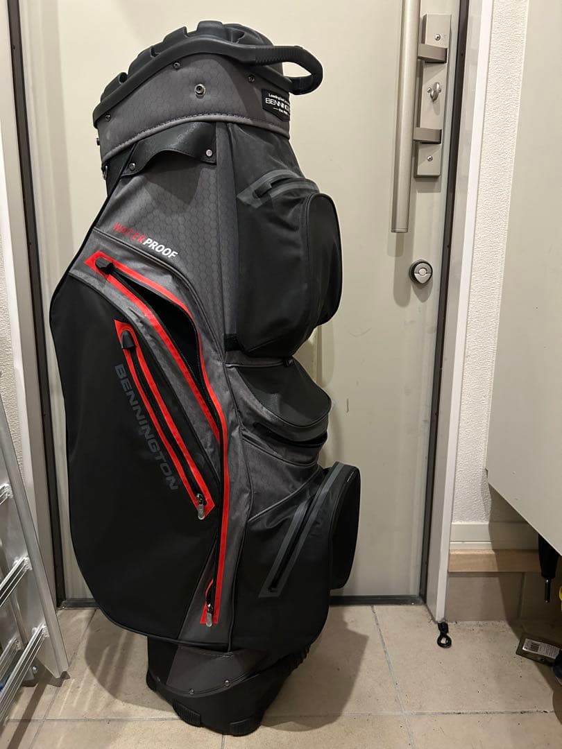 BENNINGTON 防水キャディバッグ ブラック/レッド