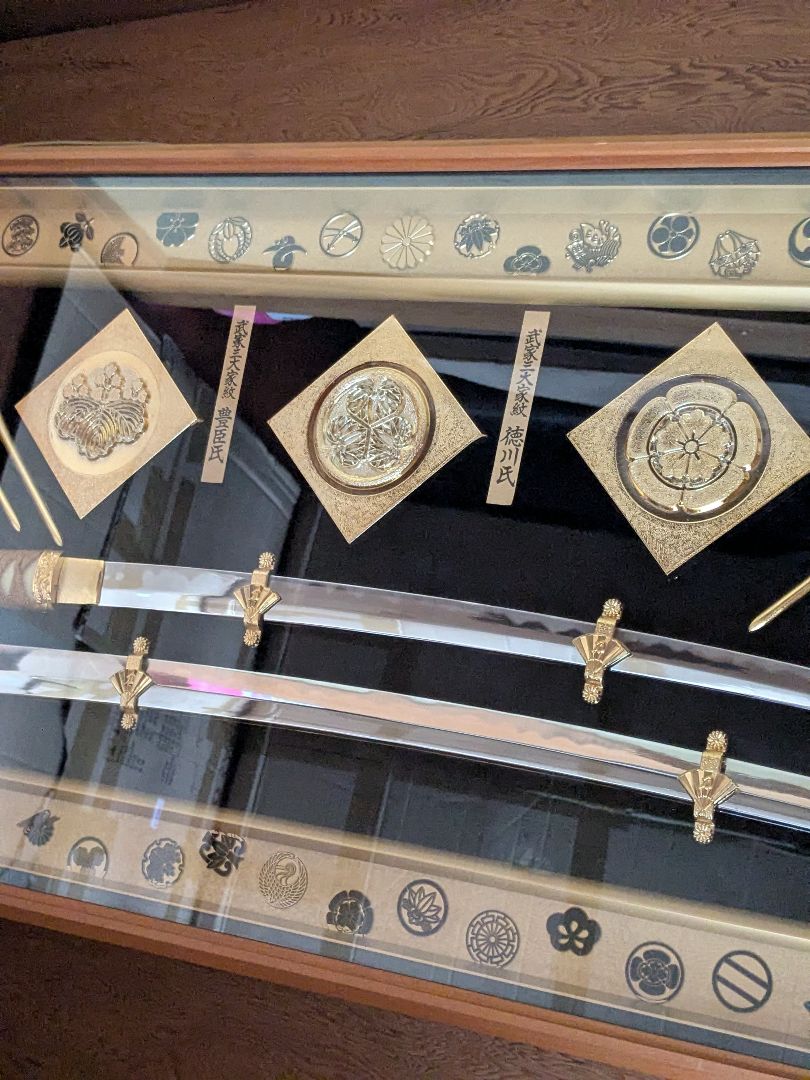 織田・豊臣・徳川　武家三大家紋　模造刀 レプリカ 額入り 松庵
