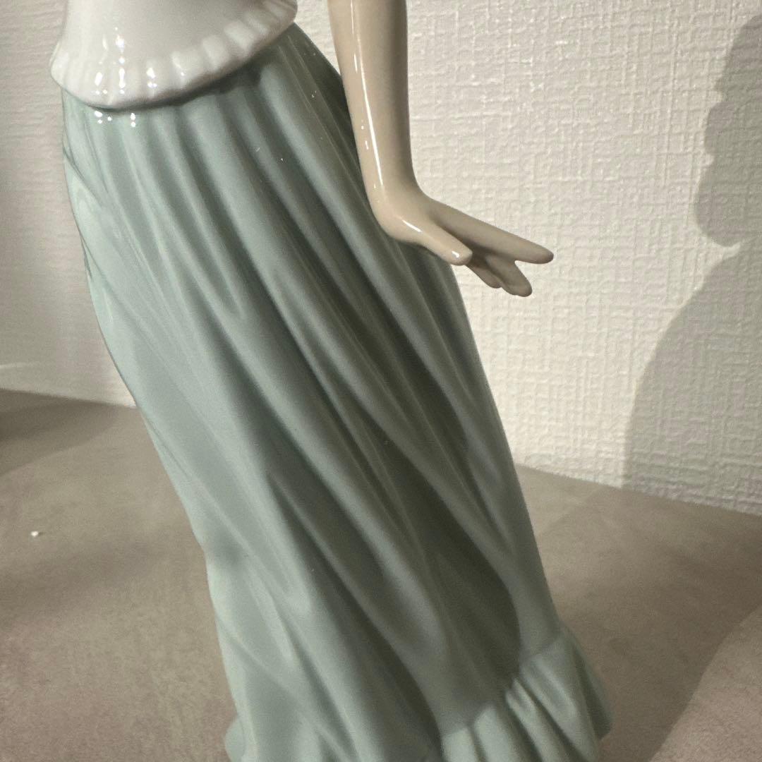 【美品】Nao リヤドロ 蝶と戯れてGirl Holding Butterfly