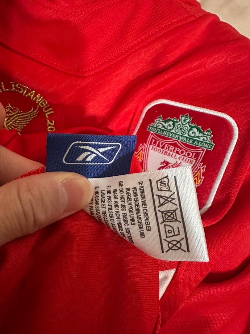 【希少・入手困難】リヴァプールFC 長袖ユニフォーム 赤 M新品未使用 タグ付き