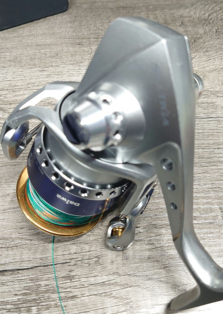 【美品】ダイワ SALTIGA Z 4500 スピニングリール