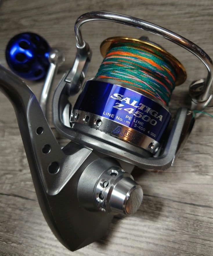 【美品】ダイワ SALTIGA Z 4500 スピニングリール