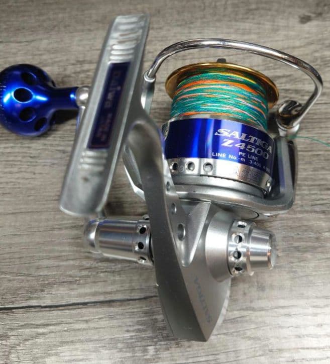 【美品】ダイワ SALTIGA Z 4500 スピニングリール