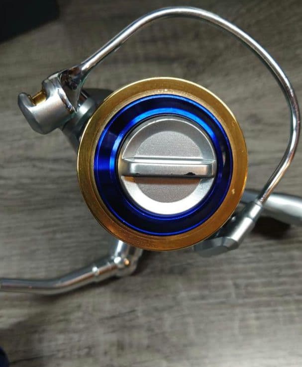 【美品】ダイワ SALTIGA Z 4500 スピニングリール