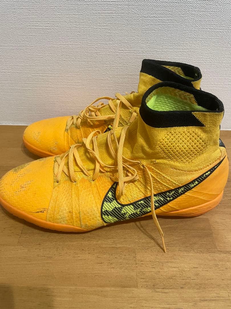 Nike フットサルシューズ イエロー　オレンジ ハイカット