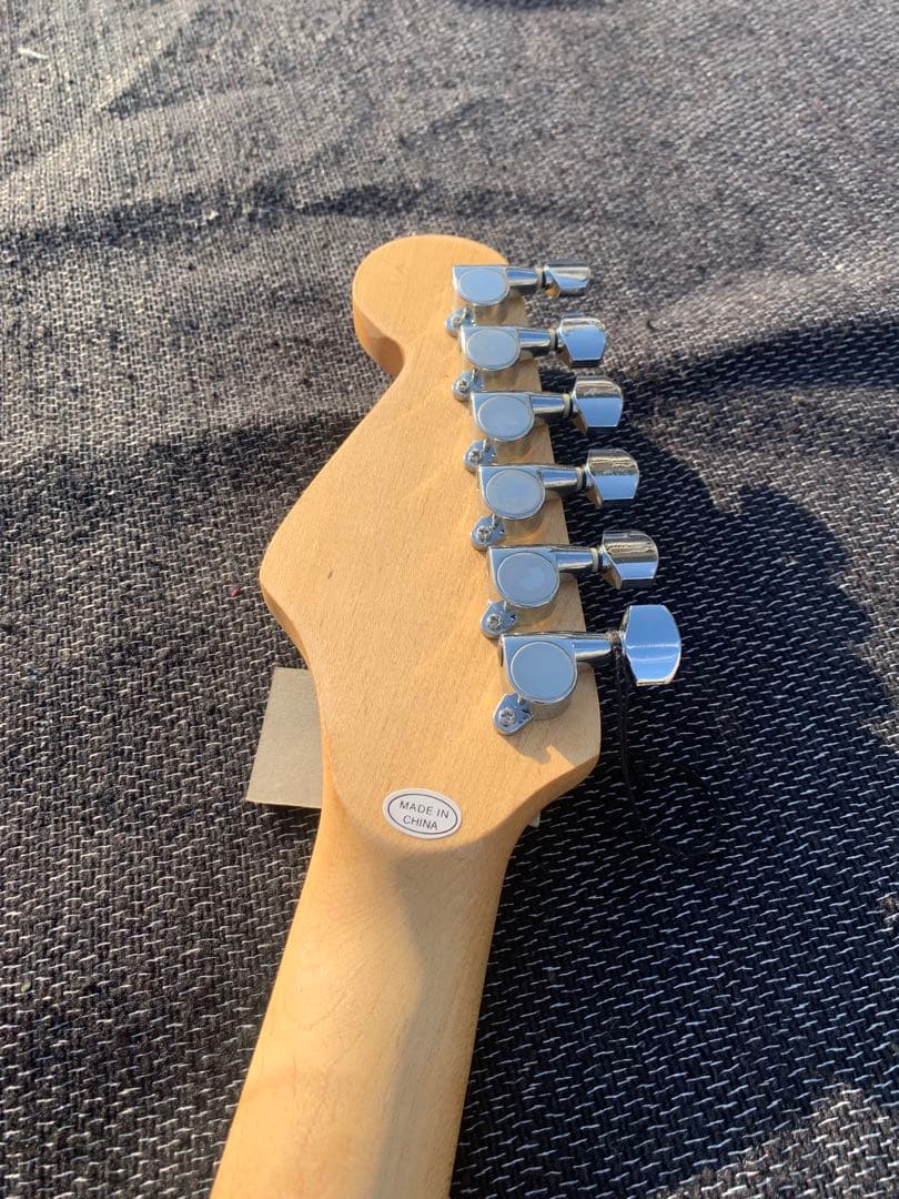 新品フォトジェニックPhotoGenicストラトキャスタータイプ エレキギター