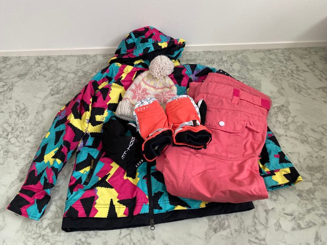 【美品】スノーボードウェアセット（ジャケット・パンツ・手袋・ゴーグル・ニット帽）