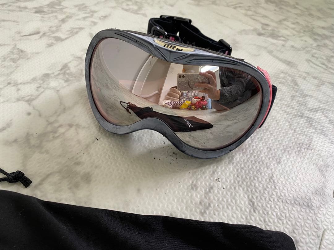 【美品】スノーボードウェアセット（ジャケット・パンツ・手袋・ゴーグル・ニット帽）