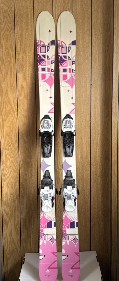 スキー板 ピンクと紫のデザイン　136