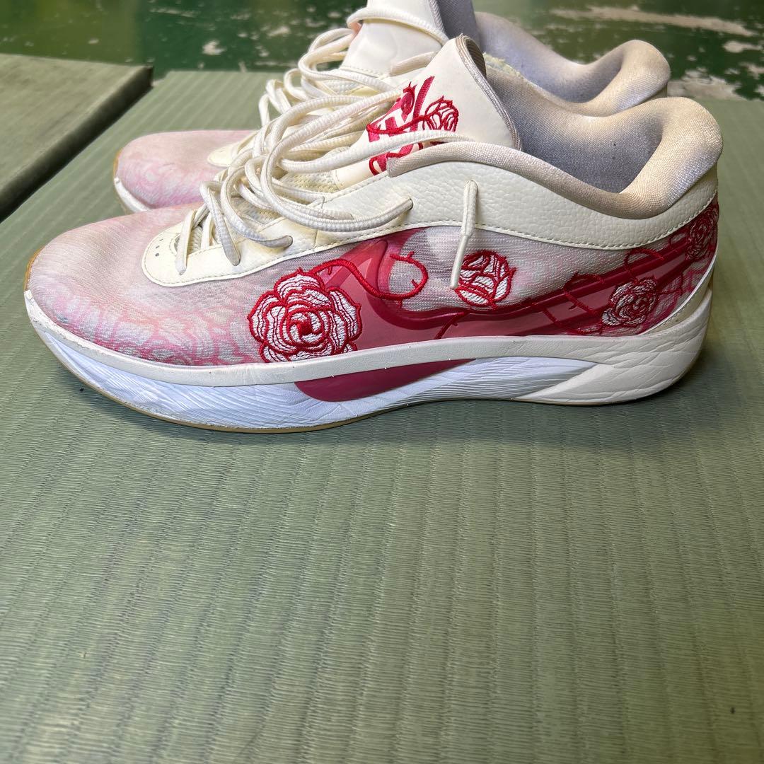 バスケットボールシューズ ホワイト/レッド バラ柄