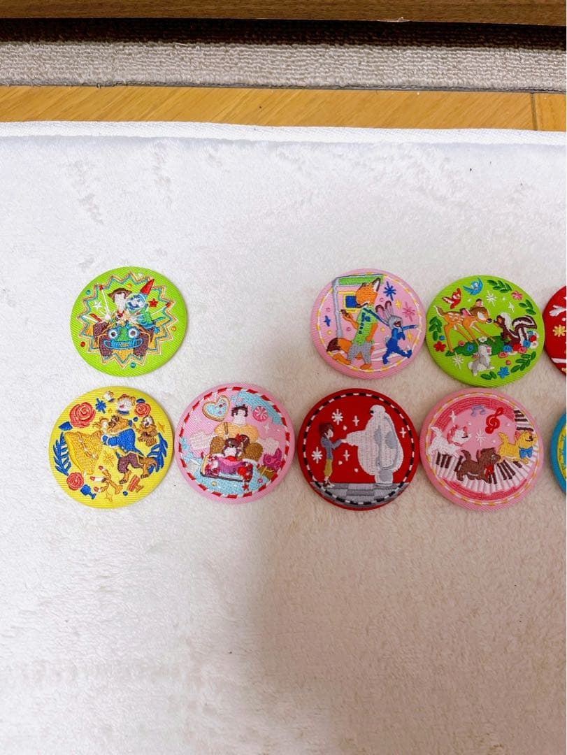新品未使用　ディズニー　刺繍缶バッジ　ビスケット　セミコンプリートセット　13点