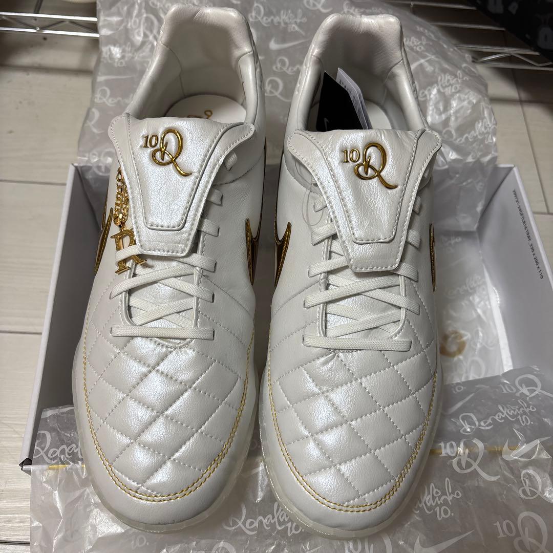 シューズ Ronaldinho x Nike Tiempo Legend of Gold