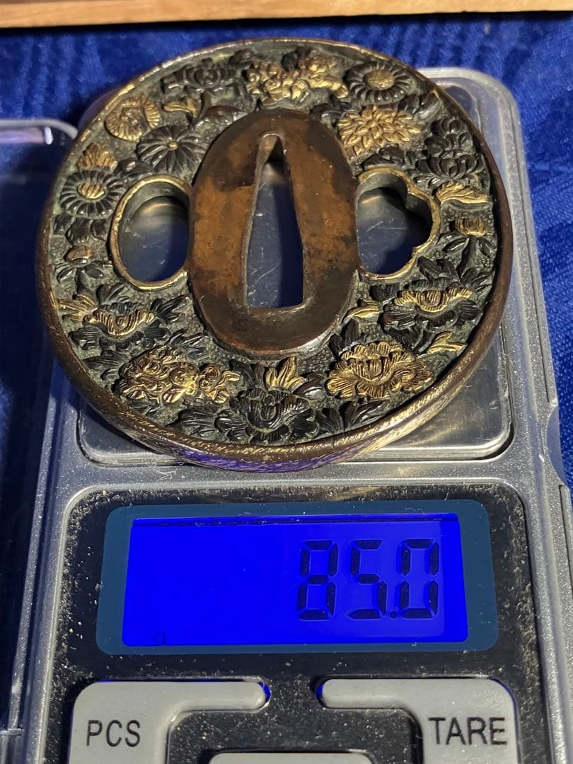 鍔　日本刀　金象嵌　獅子　牡丹　菊　銅鍔　時代物