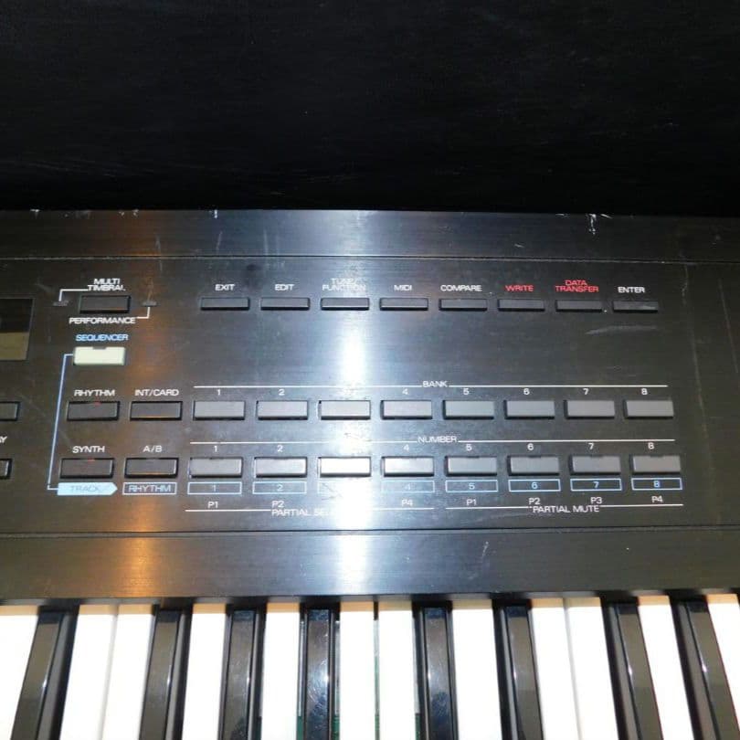 Roland ローランドD-20 シンセサイザー ハードケース付 ジャンク