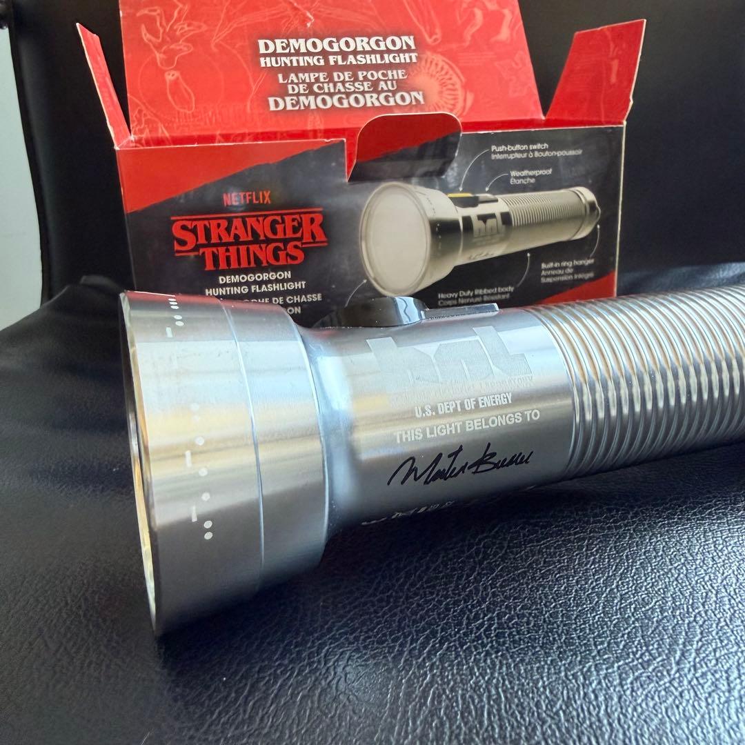 ストレンジャーシングス 懐中電灯 stranger things