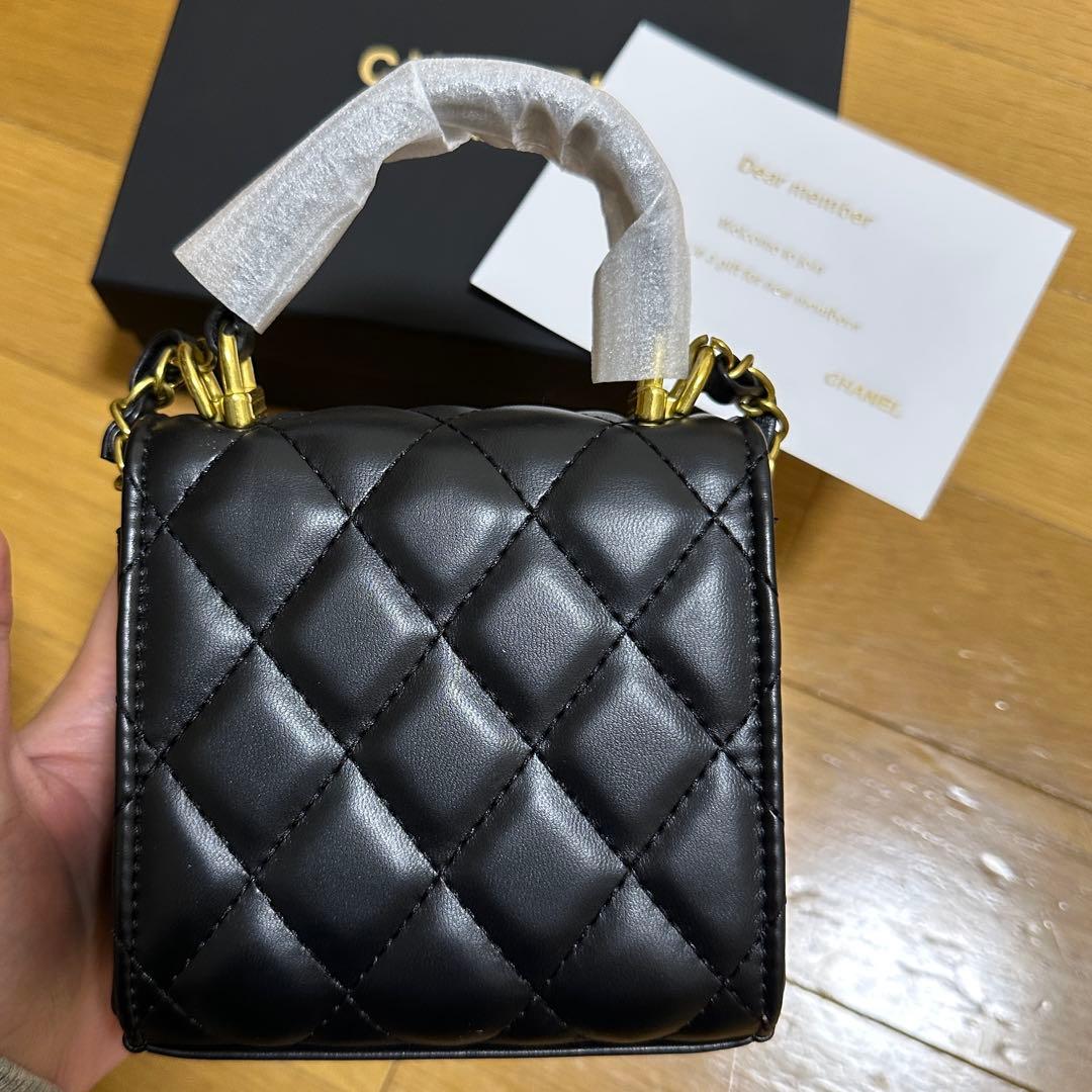 CHANEL ブラック レザー バッグ/ノベルティ