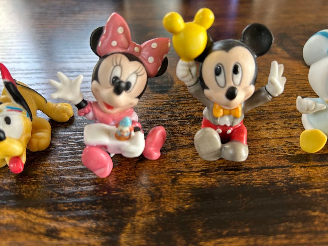 ベビーミッキーマウス&ミニー等　ディズニーキャラクター　陶器　置物