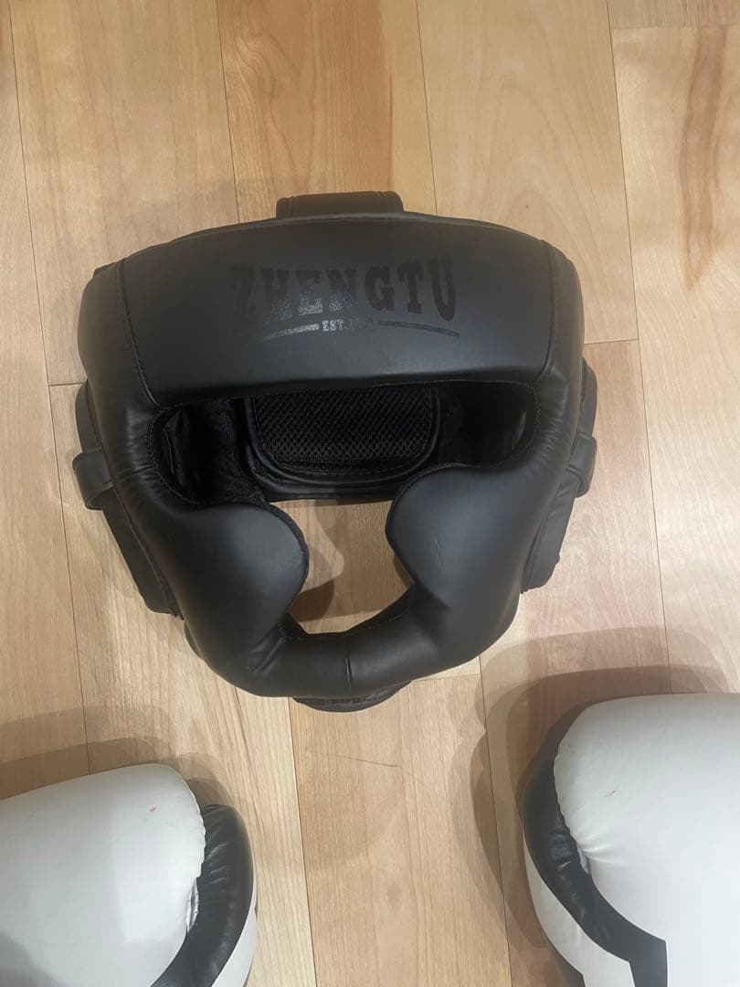 ボクシング用グローブ・ヘッドギア・レッグガードセット