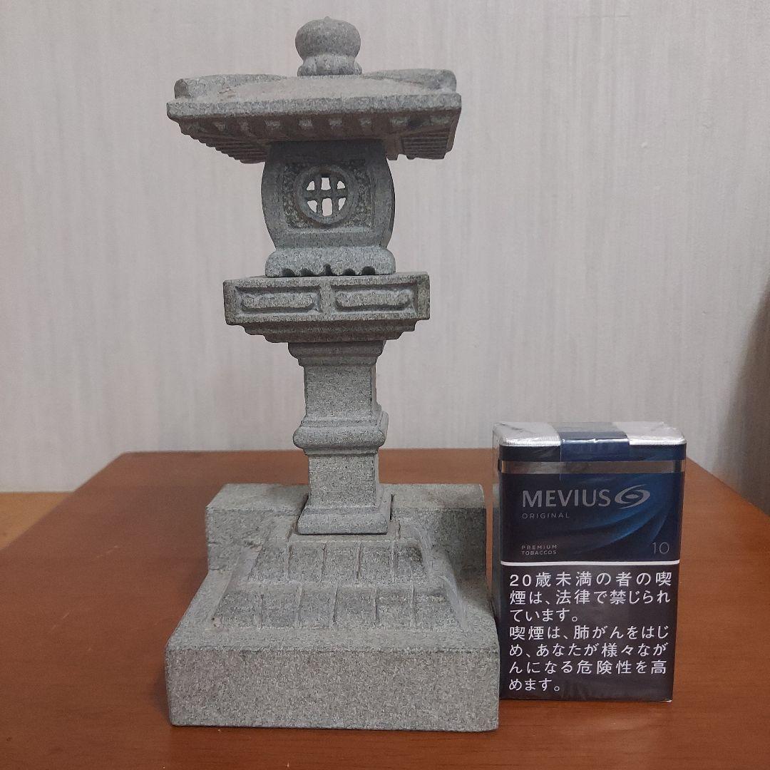 日本の石製燈籠 灰色 25cm