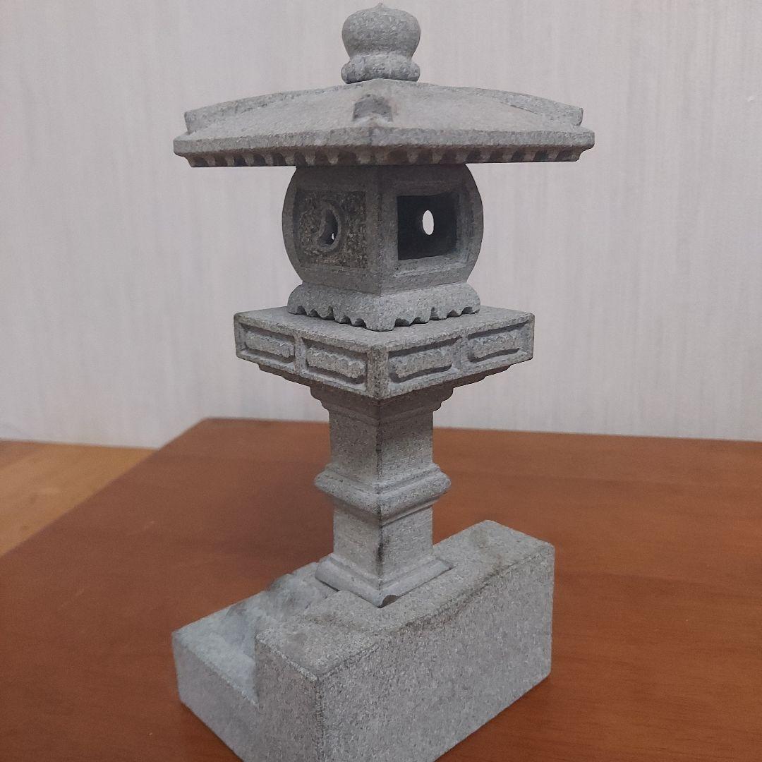 日本の石製燈籠 灰色 25cm