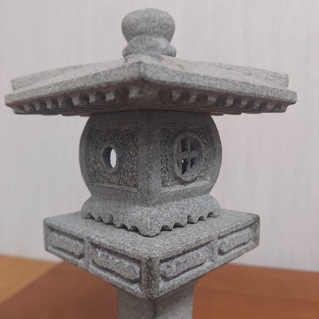日本の石製燈籠 灰色 25cm