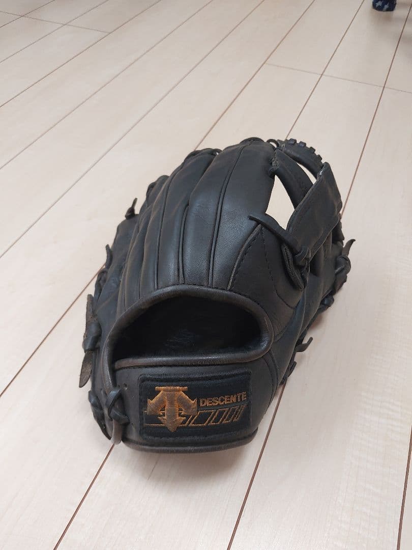 即戦力❗DESCENTE 黒 硬式グローブ