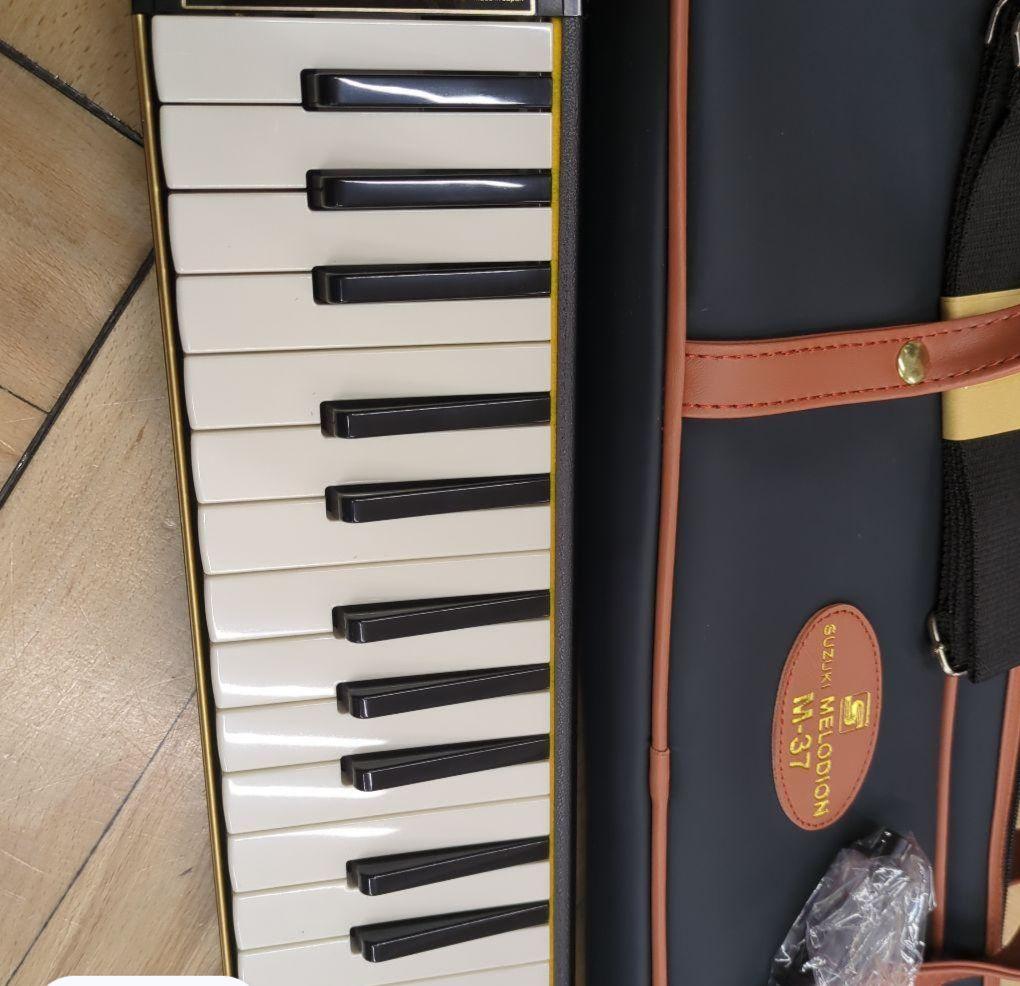 SUZUKI　メロディオン　M-37 鍵盤ハーモニカ ケース付き