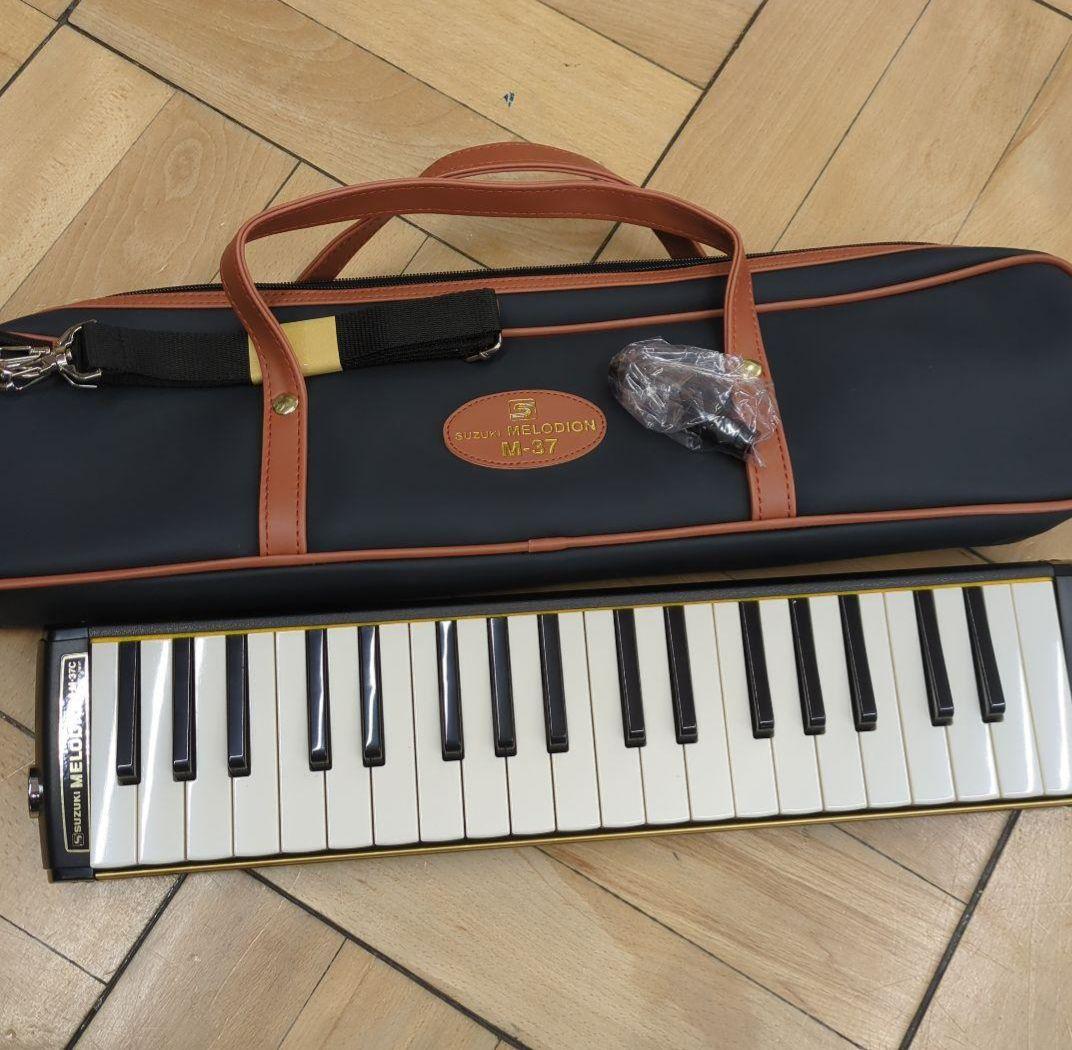 SUZUKI　メロディオン　M-37 鍵盤ハーモニカ ケース付き
