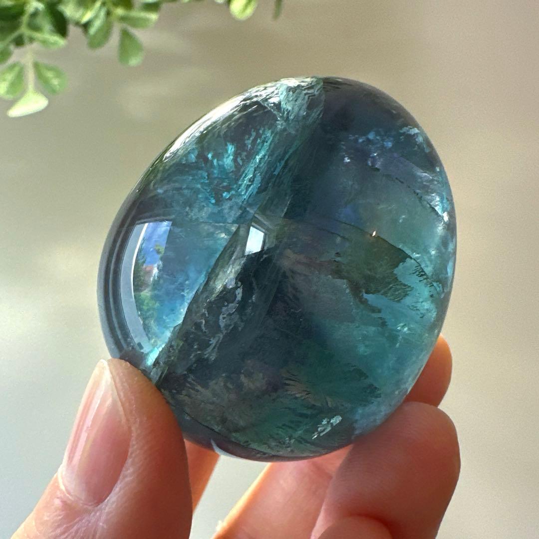 ブルーフローライト　エッグ　122.9g フローライト　青　透明感　マリンブルー